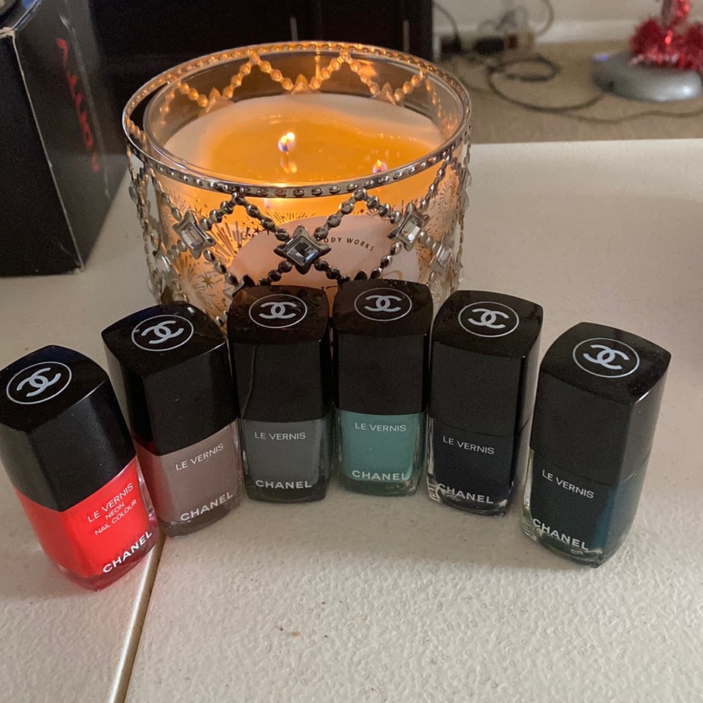 Chanel les Vernon’s nail polishes